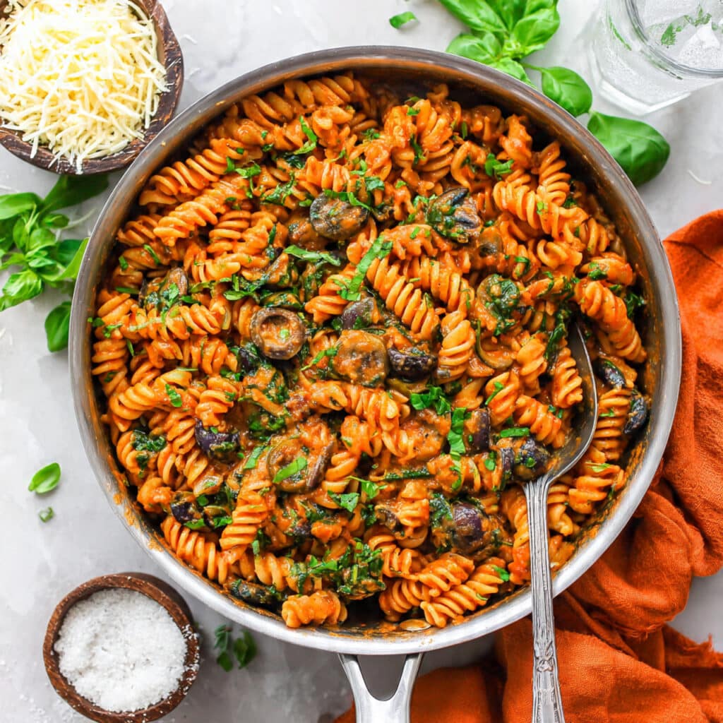 Creamy Roasted Red Pepper Pasta Recipe
