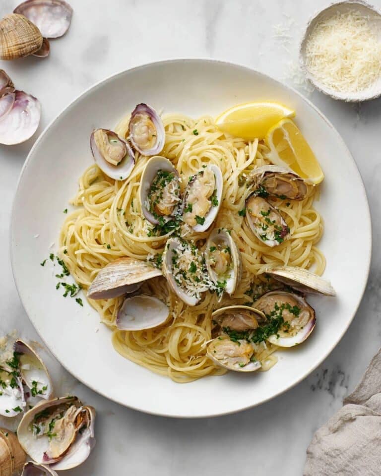 Spaghetti alle Vongole: Classic Clam Pasta with White Wine and Garlic Recipe